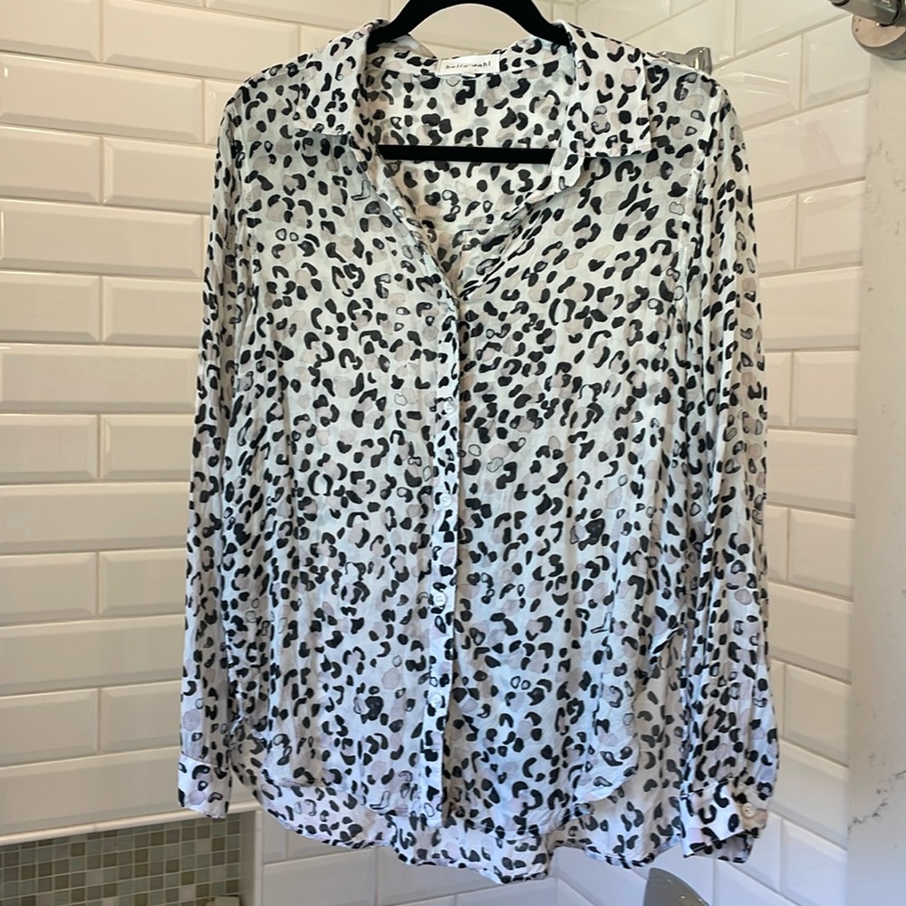 Bella Dahl rayon slightly sheer. Attractive cream colored blouse